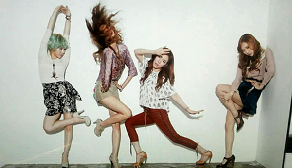 เผยภาพถ่ายเบื้องหลังสุดฮาของสาวๆ Girls Generation