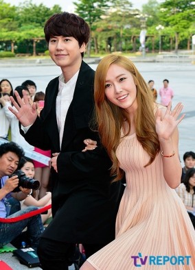 คยูฮยอน SJ และเจสสิก้า SNSD เดินควงแขนกันร่วมงาน “7th Musical Awards