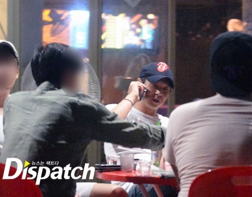 งานเข้า!!ยูชอน JYJ ถูกจับภาพขณะสูบบุหรี่ทั้งที่เคยบอกว่าเป็นโรคหืดหอบ