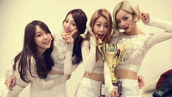 Girl's Day ชนะในรายการ "Show Champion" ในสัปดาห์นี้ด้วยเพลง "Something"!!