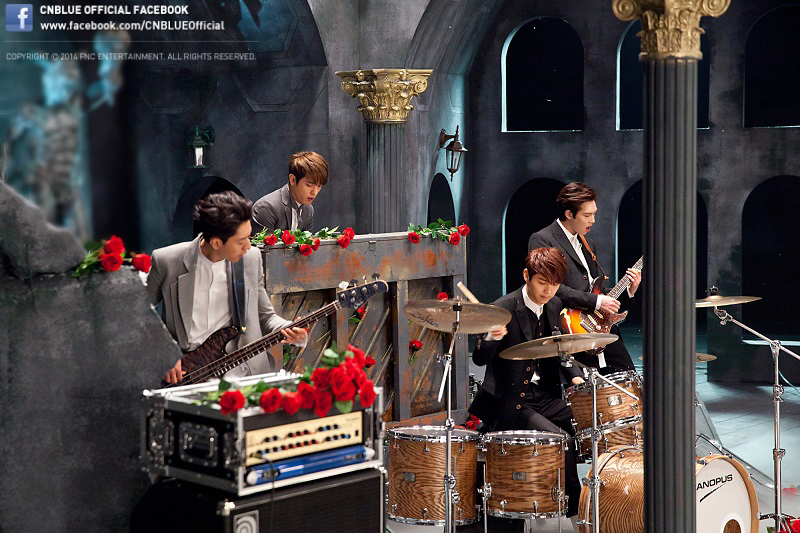 CNBLUE ปล่อย MV ทีเซอร์แรกสำหรับเพลง "Can't Stop" และเผยภาพเบื้องหลัง