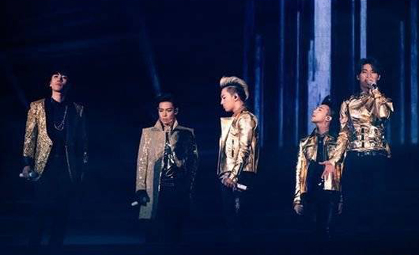 YG Family เดินหน้าจัดเต็มในเวิร์ลทัวร์ของพวกเขาที่ Kyocera Dome ในโอซาก้า