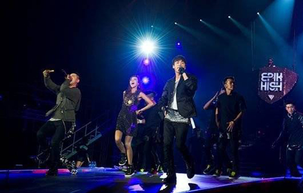 YG Family เดินหน้าจัดเต็มในเวิร์ลทัวร์ของพวกเขาที่ Kyocera Dome ในโอซาก้า