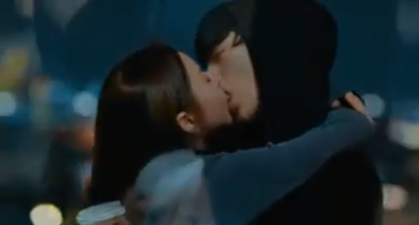 seo-kang-joon-sohee-kiss-scene-leaked